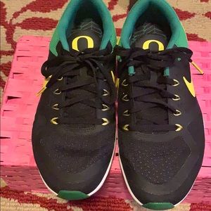 Oregon Ducks NIKE Shoes Sz 8.5 - Limited edition!!